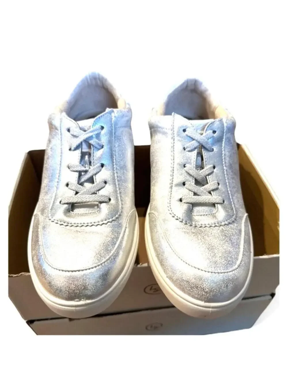NWT LifeStride Comfort Sneakers Silver Womens 8.5W Happy Hour Machine Washable